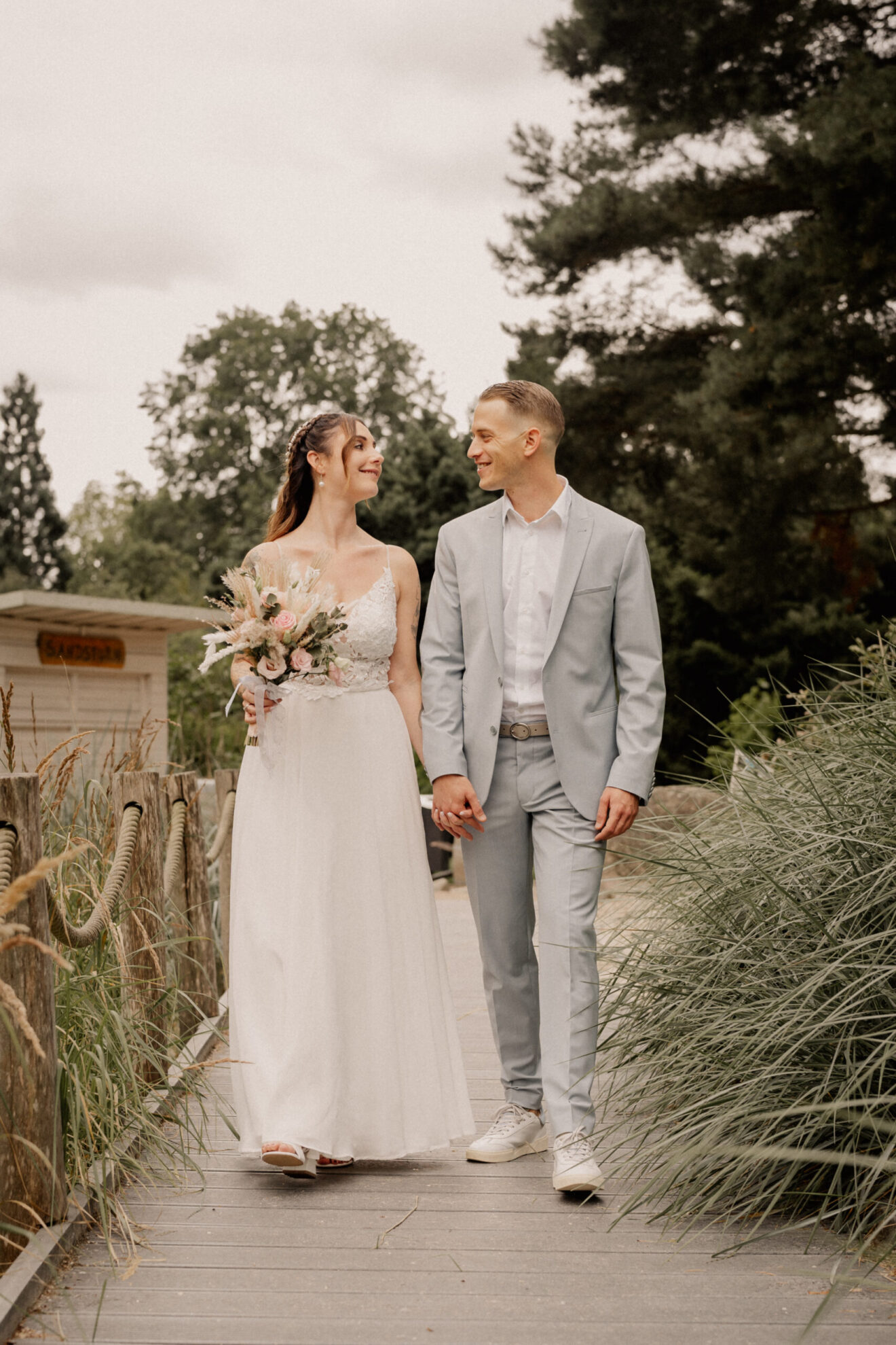 Natürliches Paarshooting am Hochzeitstag